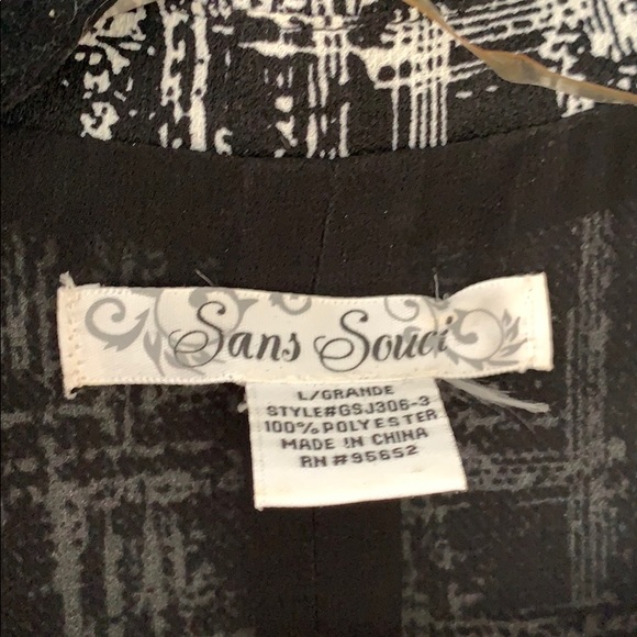 Black and white flowy blazer with 3/4 sleeves - Picture 3 of 4